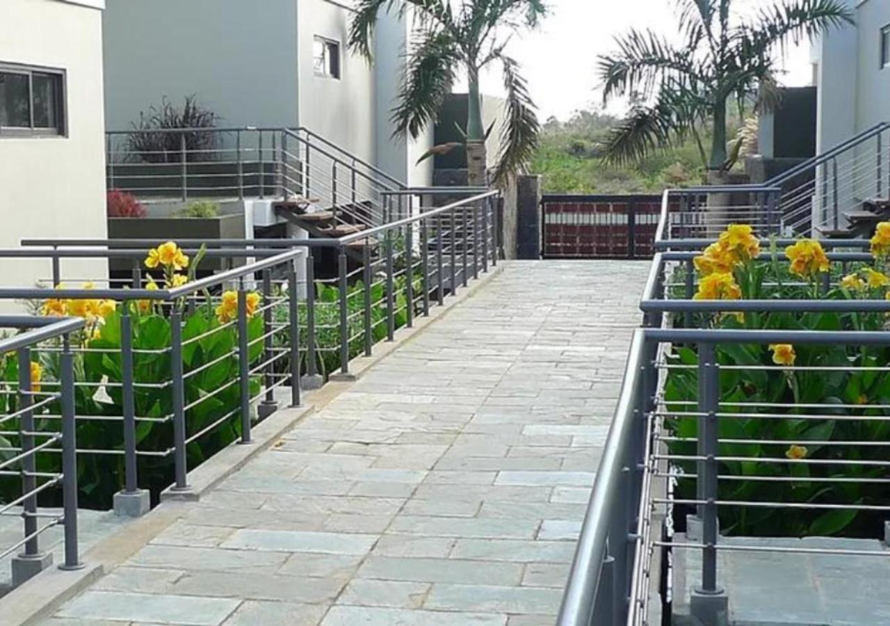Modern Villa In Grand Bay - Short Walk To Beach Экстерьер фото