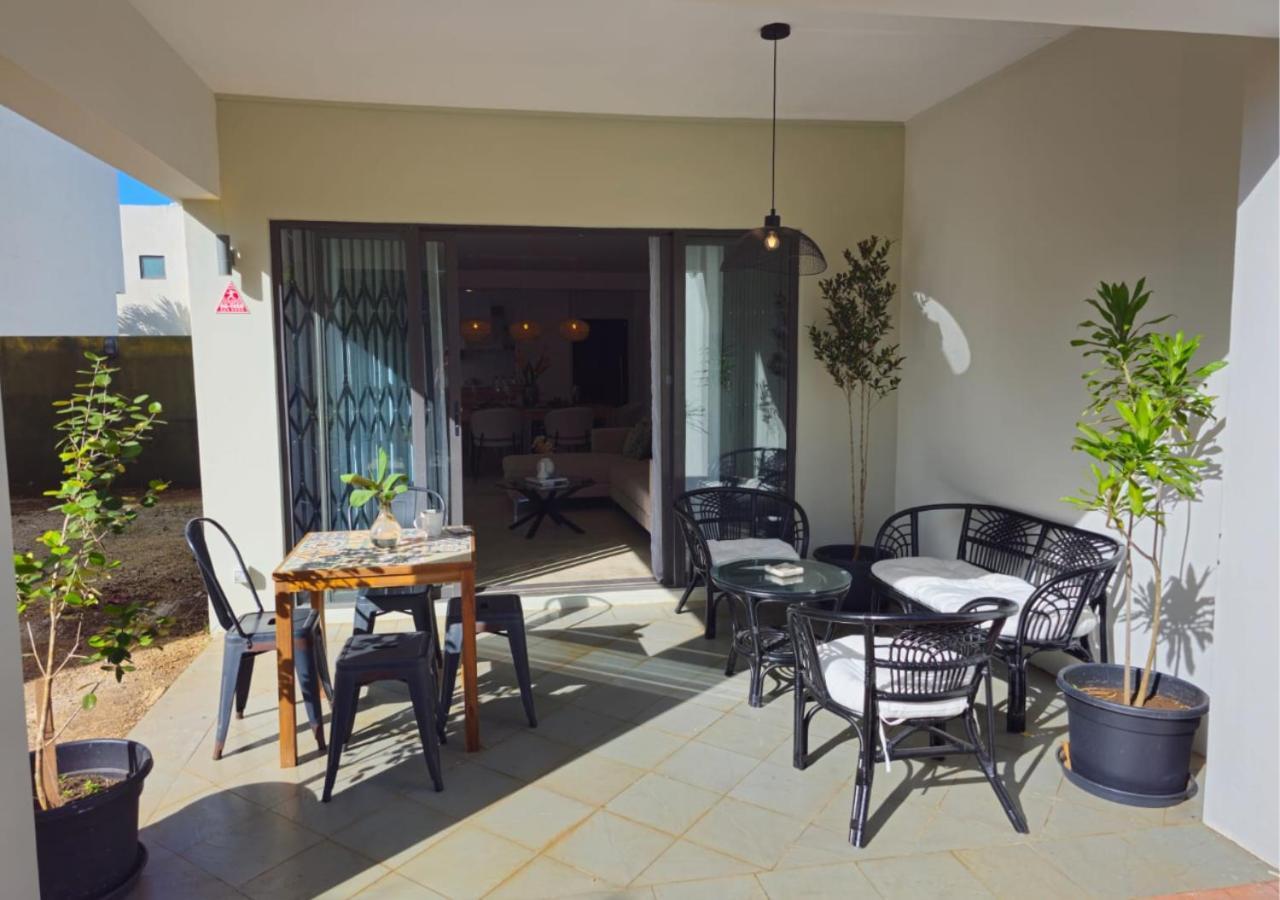 Modern Villa In Grand Bay - Short Walk To Beach Экстерьер фото