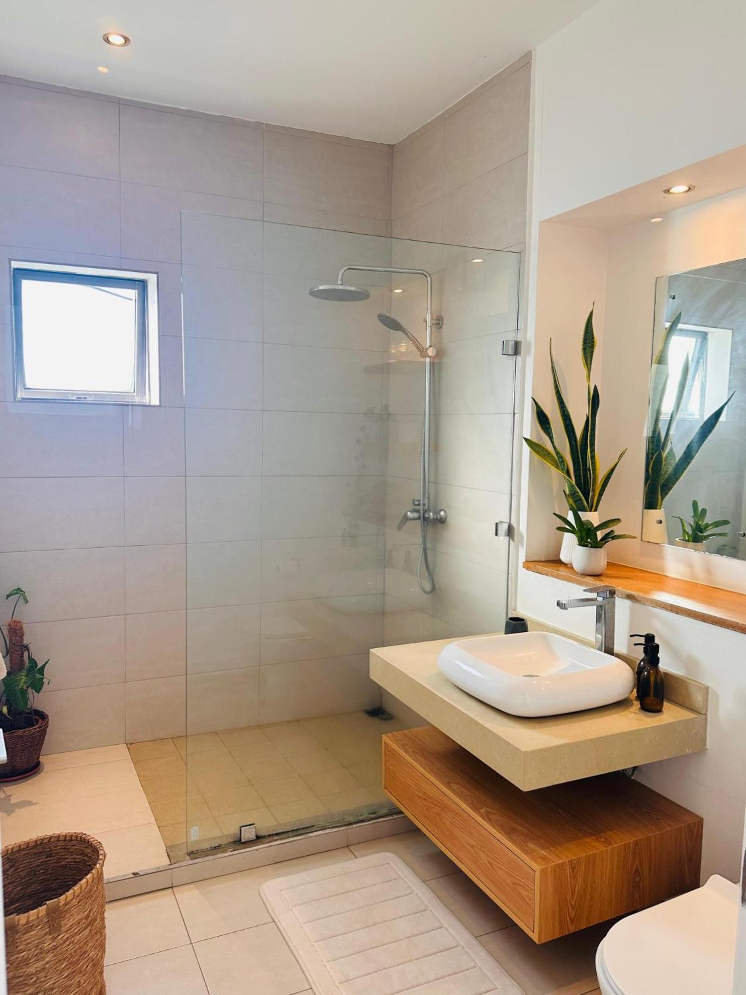 Modern Villa In Grand Bay - Short Walk To Beach Экстерьер фото