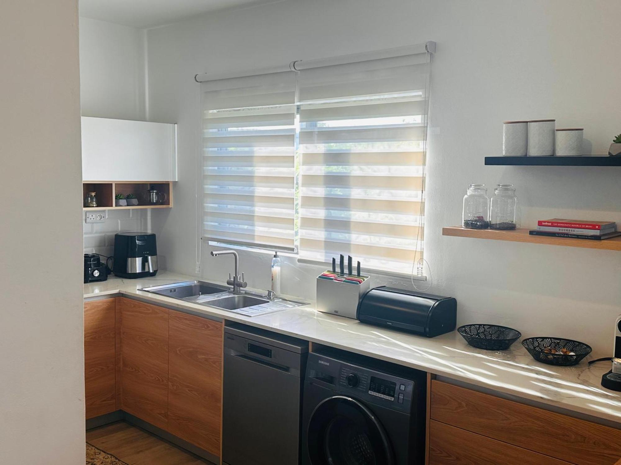Modern Villa In Grand Bay - Short Walk To Beach Экстерьер фото