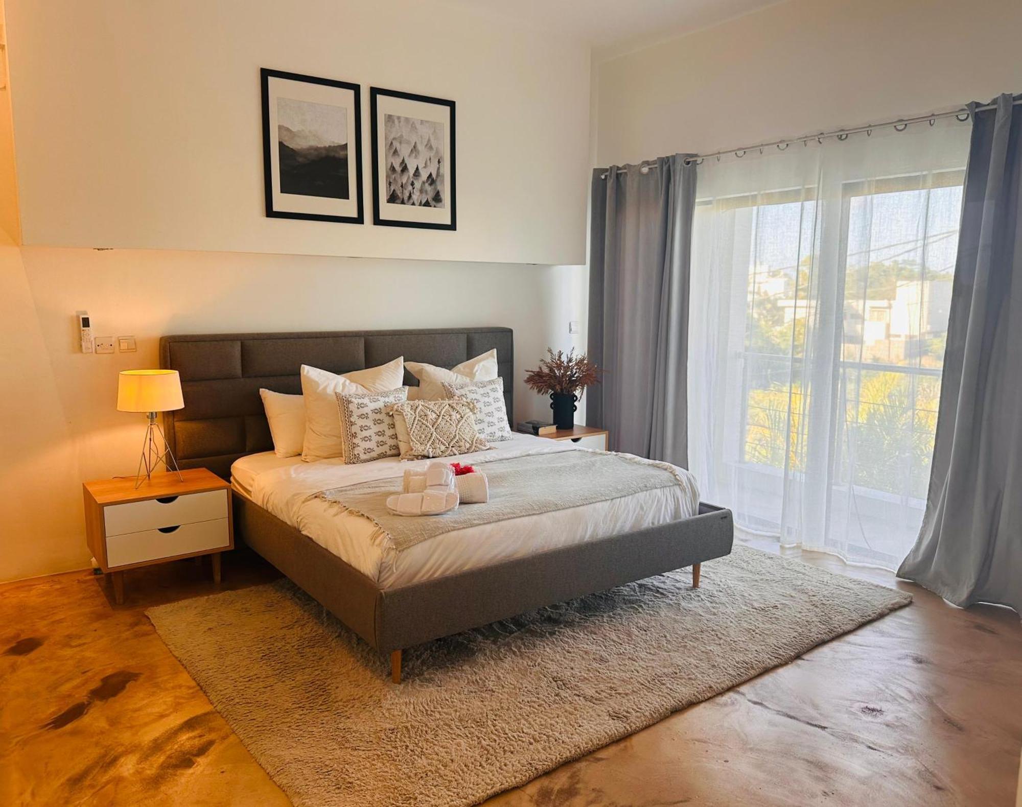 Modern Villa In Grand Bay - Short Walk To Beach Экстерьер фото