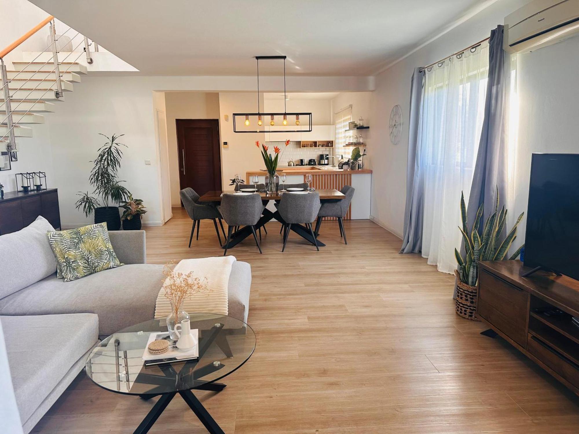 Modern Villa In Grand Bay - Short Walk To Beach Экстерьер фото