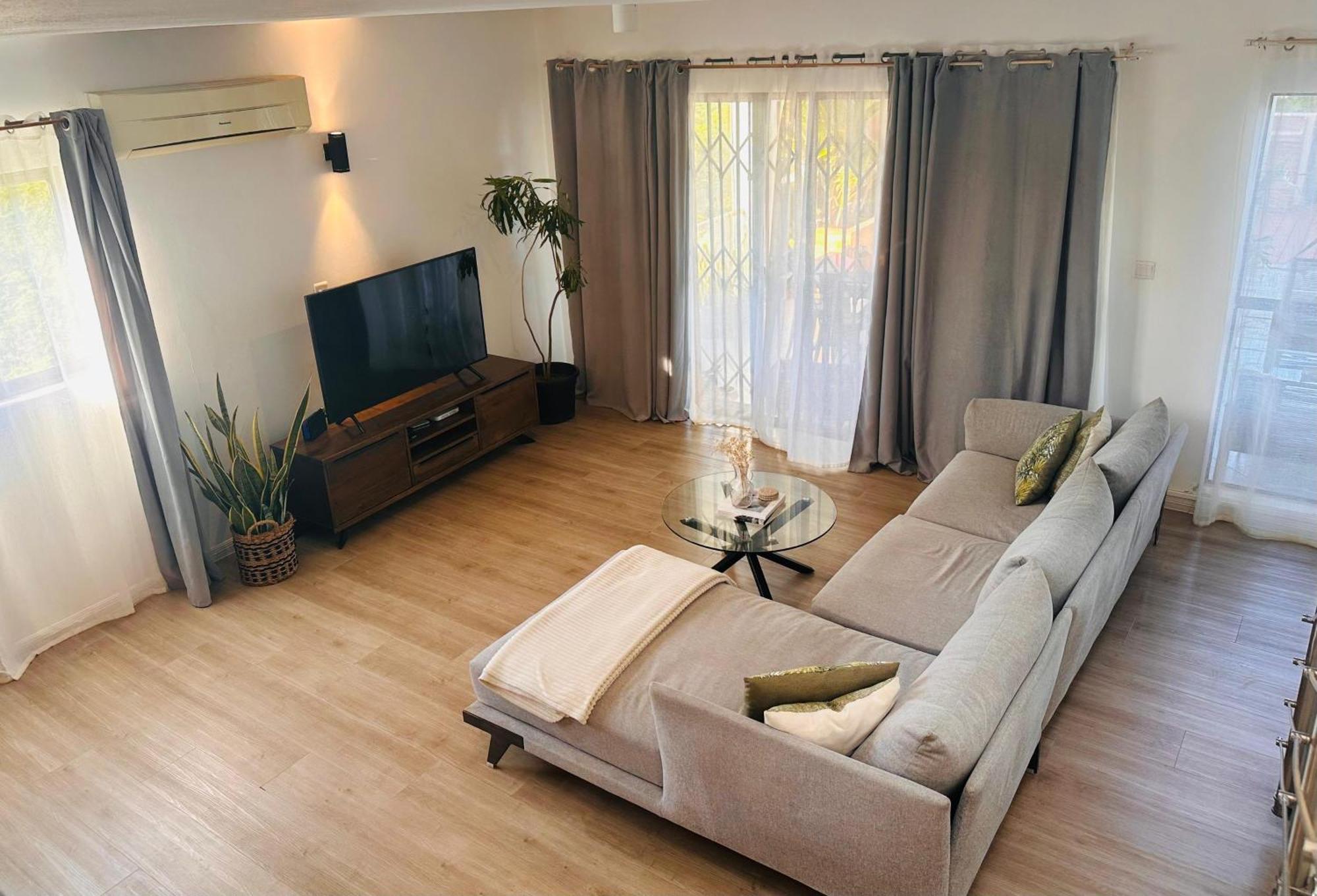 Modern Villa In Grand Bay - Short Walk To Beach Экстерьер фото
