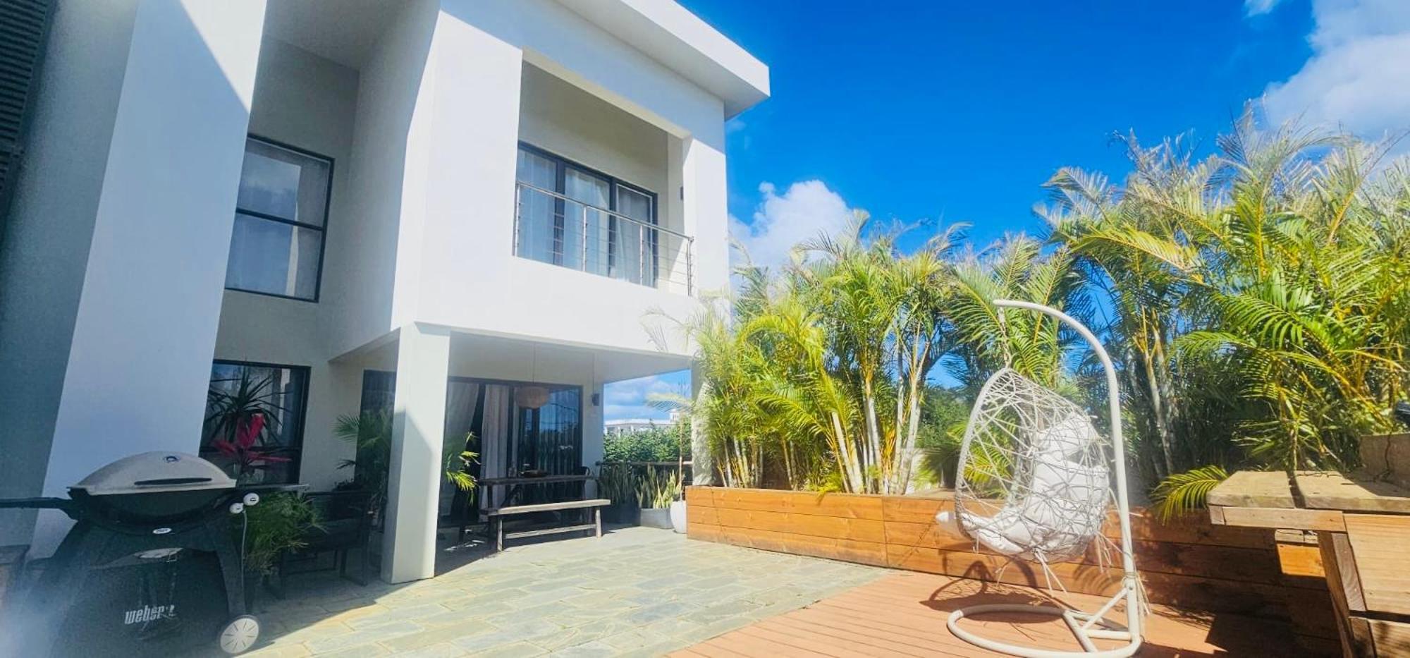 Modern Villa In Grand Bay - Short Walk To Beach Экстерьер фото